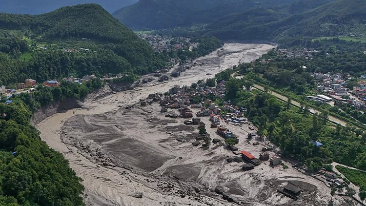 Nepal’deki felaketin sırrı çözüldü! Sel evleri yuttu: Bilanço ağırlaşıyor
